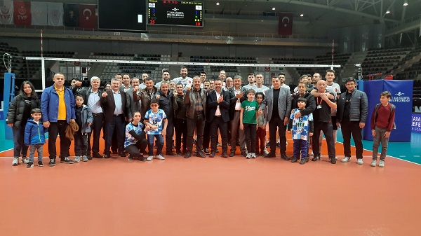 Efeler Ligi'nde 1 Maç Oynandı