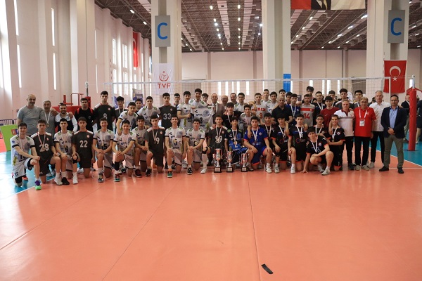 Yıldızlarda VakıfBank ve Arkas Spor Şampiyon