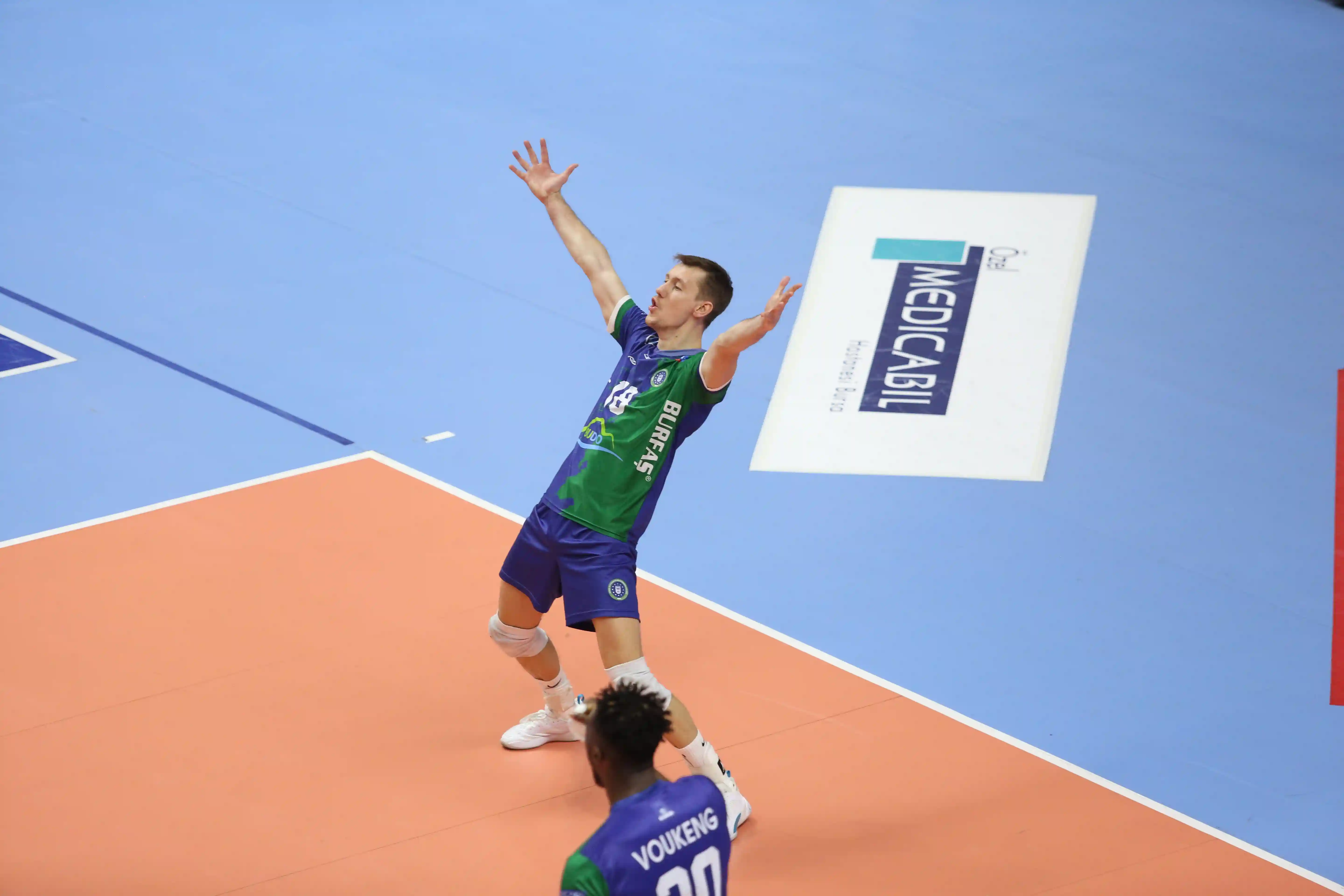 Dmitrii Bahov da Bursa Büyükşehir Belediyespor’la Devam Ediyor