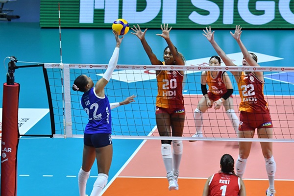 Galatasaray ilk galibiyetini aldı