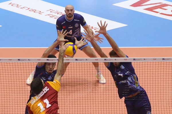 Galatasaray sezona İzmir'de 2 puanla başladı