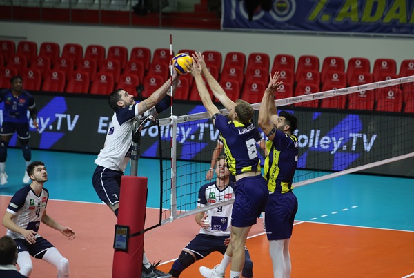 Fenerbahçe 3-2'nin rövanşında 3-1 ile tur atladı