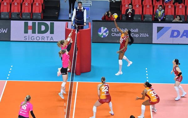 Galatasaray 2-0'dan döndü, turu Almanya'ya bıraktı