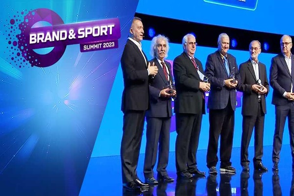 VİDEO HABER: Yaşam Boyu Voleybola Katkı Ödülleri Takdim Edildi