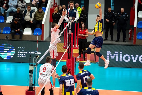 Fenerbahçe Paralopara'nın tur için Altın Seti kazanması gerekiyor