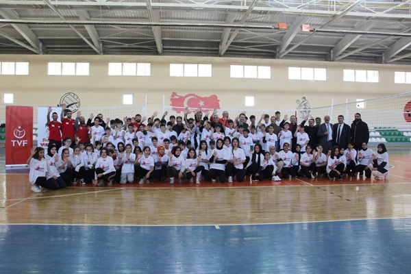 Fabrika Voleybol Yeni Okulunu Bingöl Solhan’da Açtı