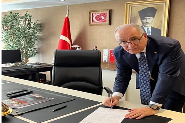 VİDEO HABER:Akif Başkan da Voleybolun Unutulmazları Derneği'ne Üye Oldu