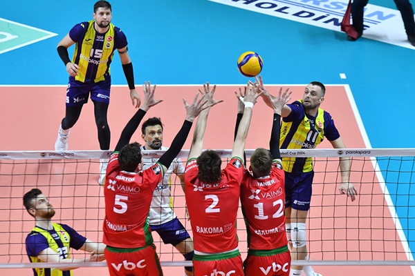 Fenerbahçe Parolapara set vermeden yarı finalde