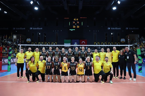 VakıfBank Yarı Finali Altın Set'e Bağladı