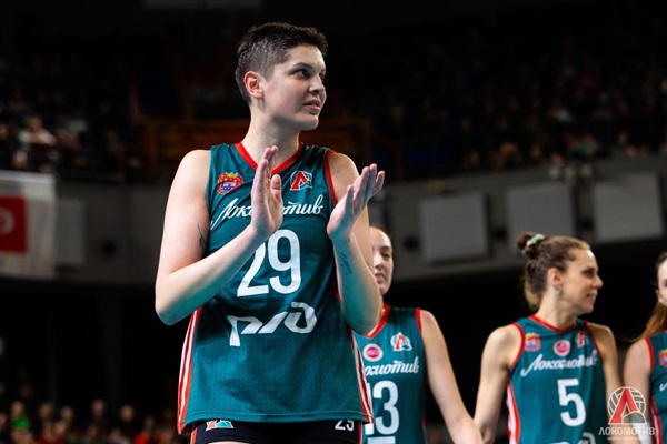 Ebrar Karakurt'un 18 sayı ile oynadığı maçı 3-0 kazanan Kaliningrad seride öne geçti