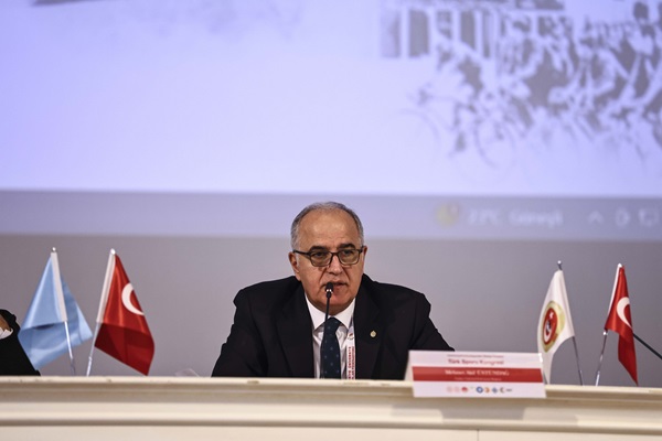 Başkan Üstündağ Türk Sporu Kongresi’ne konuşmacı olarak katıldı