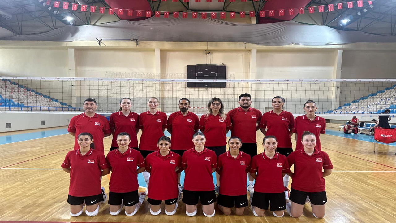 İşitme Engelli Milli Takımlarımız Adana'da Dünya Şampiyonası'na Hazırlanıyor