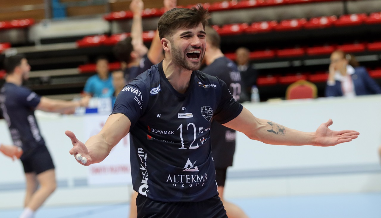 Altekma orta oyuncu Emir ile devam ediyor