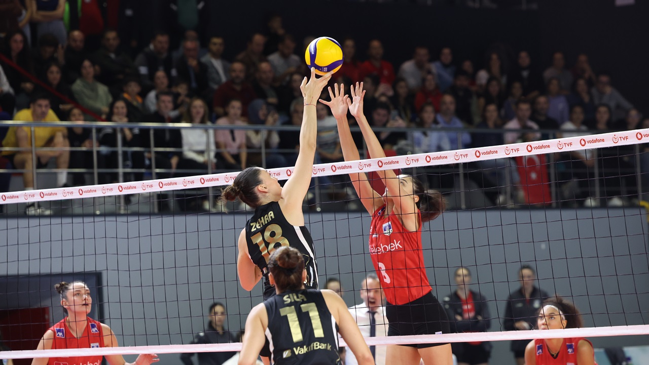 VakıfBank seriyi 5 maça çıkarttı