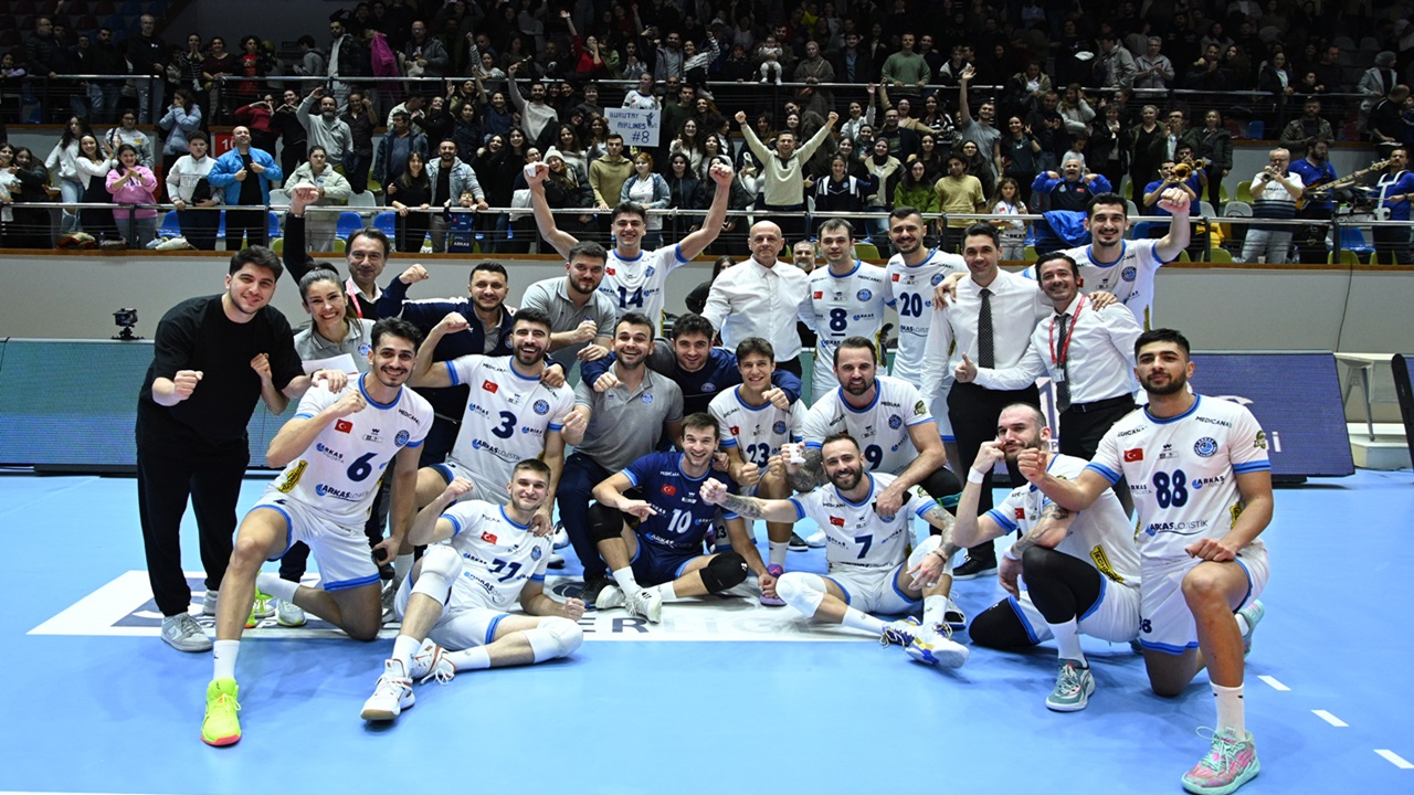 Arkas Spor Halkbank'ı da devirdi