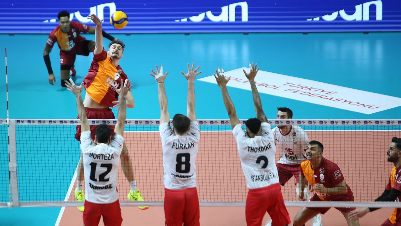 Son yarı finalist İstanbul Gençlik Spor