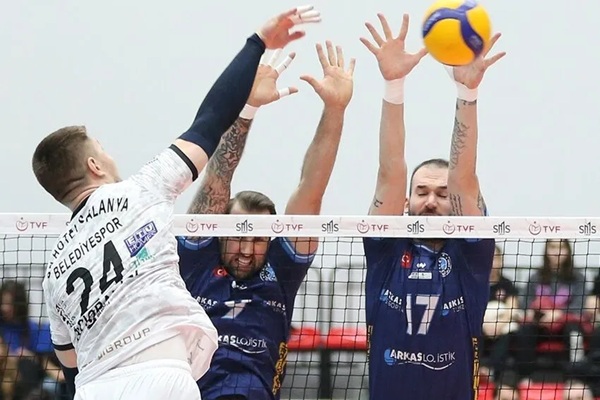 Arkas Spor 5 sette kazandı