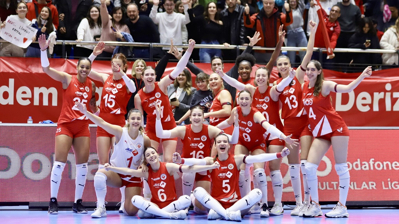 İlk seti kaybeden Aras Kargo, Sarıyer Belediyespor'a puan kaptırmadı