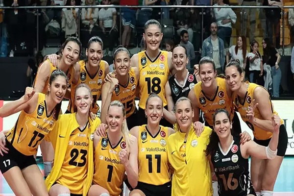 VakıfBank, Eczacıbaşı Dynavit'i 3-0 yendi 2. sıraya yerleşti