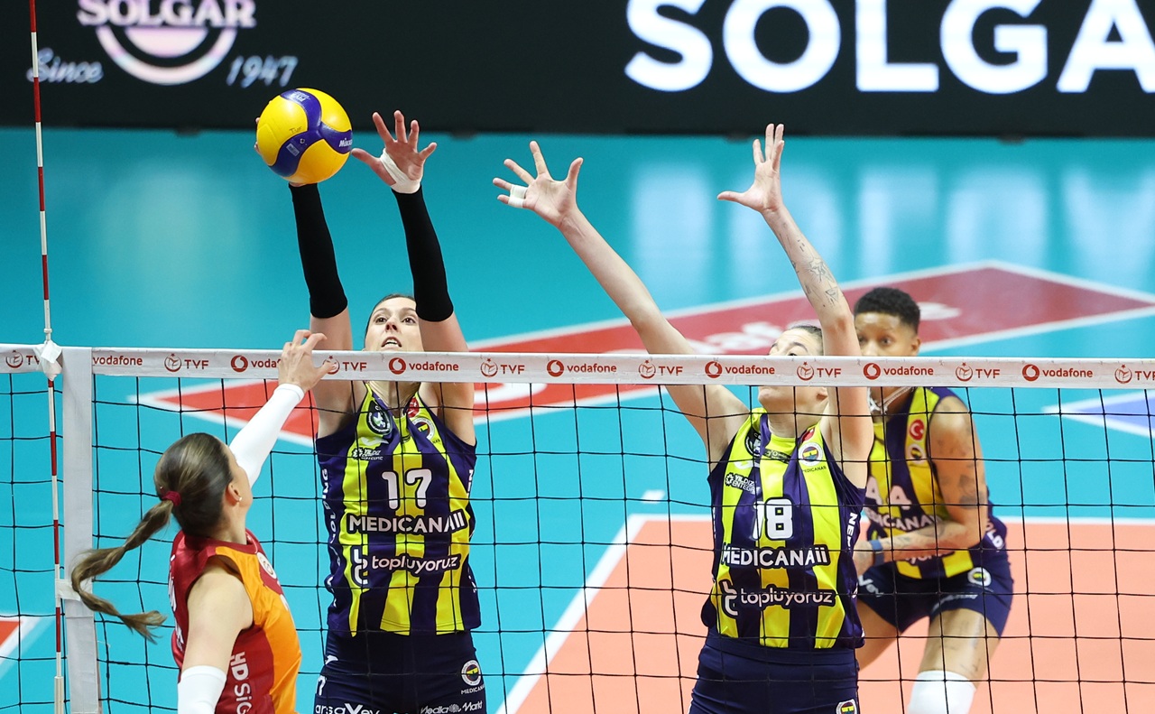 Yarı Finalin ilk maçı 5 set sürdü, kazanan Galatasaray oldu