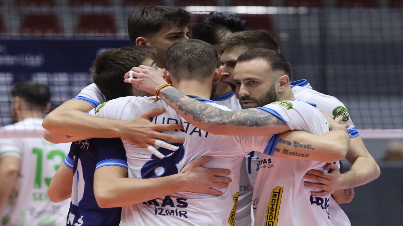 Arkas Spor Fenerbahçe'yi 3-1 yendi ve seriyi 3. maça taşıdı