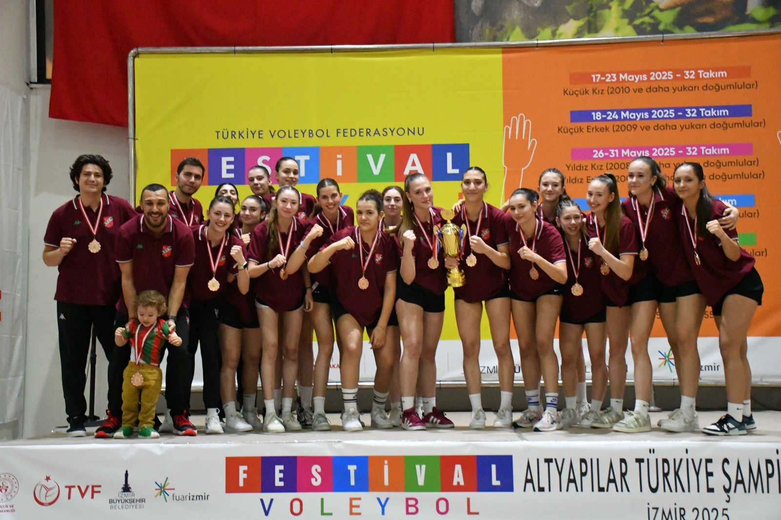 Yıldız Kızlarda Eczacıbaşı, Yıldız Erkeklerde Spor Toto Türkiye Şampiyonu