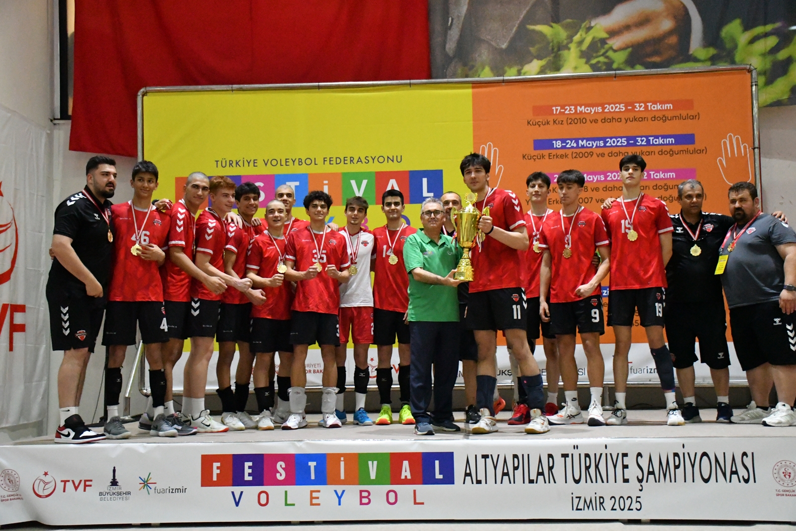 Yıldız Kızlarda Eczacıbaşı, Yıldız Erkeklerde Spor Toto Türkiye Şampiyonu