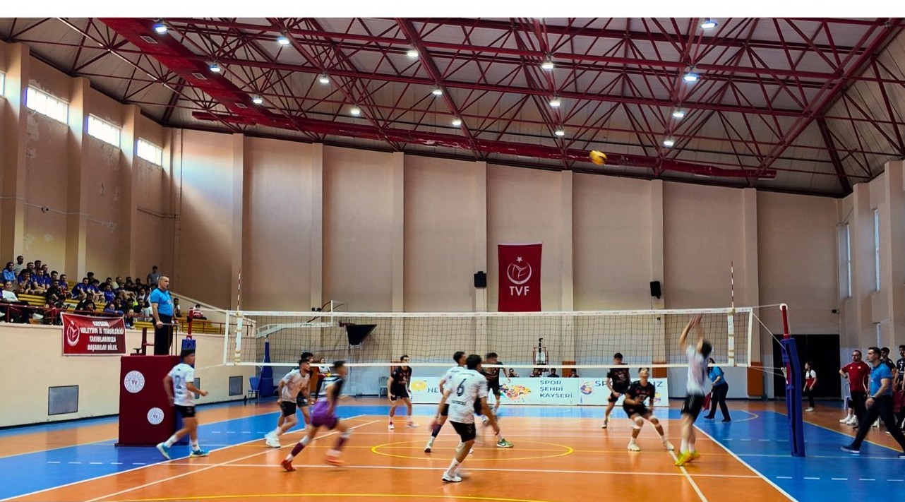 2025 Genç Erkekler Türkiye Voleybol Şampiyonası'nda 7 çeyrek finalist belli oldu