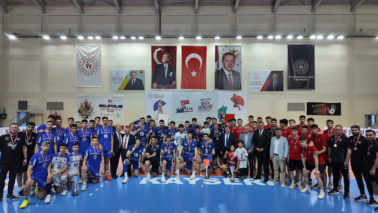 Gençler Türkiye Şampiyonası'nda kupa ve madalyalar sahiplerini buldu