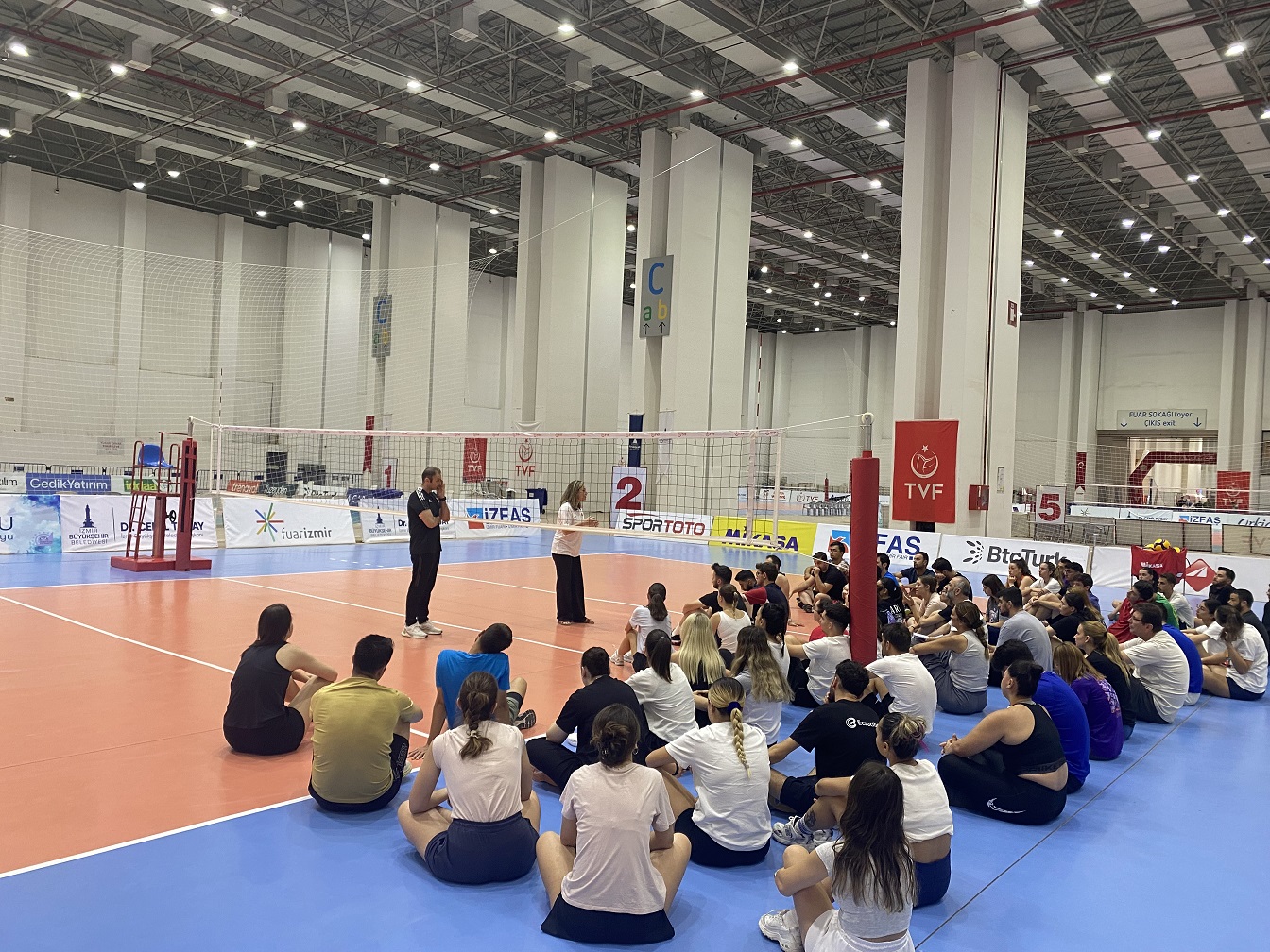 Birinci Kademe Yardımcı Antrenör Uygulama Eğitim Kursu İzmir'de Yapıldı