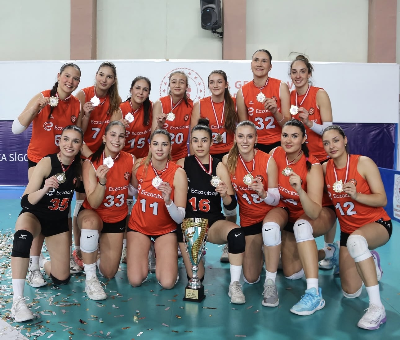 Eczacıbaşı Altyapı Takımları Sezona Damga Vurdu Eczacıbaşı Altyapı Takımları Sezona Damga Vurdu