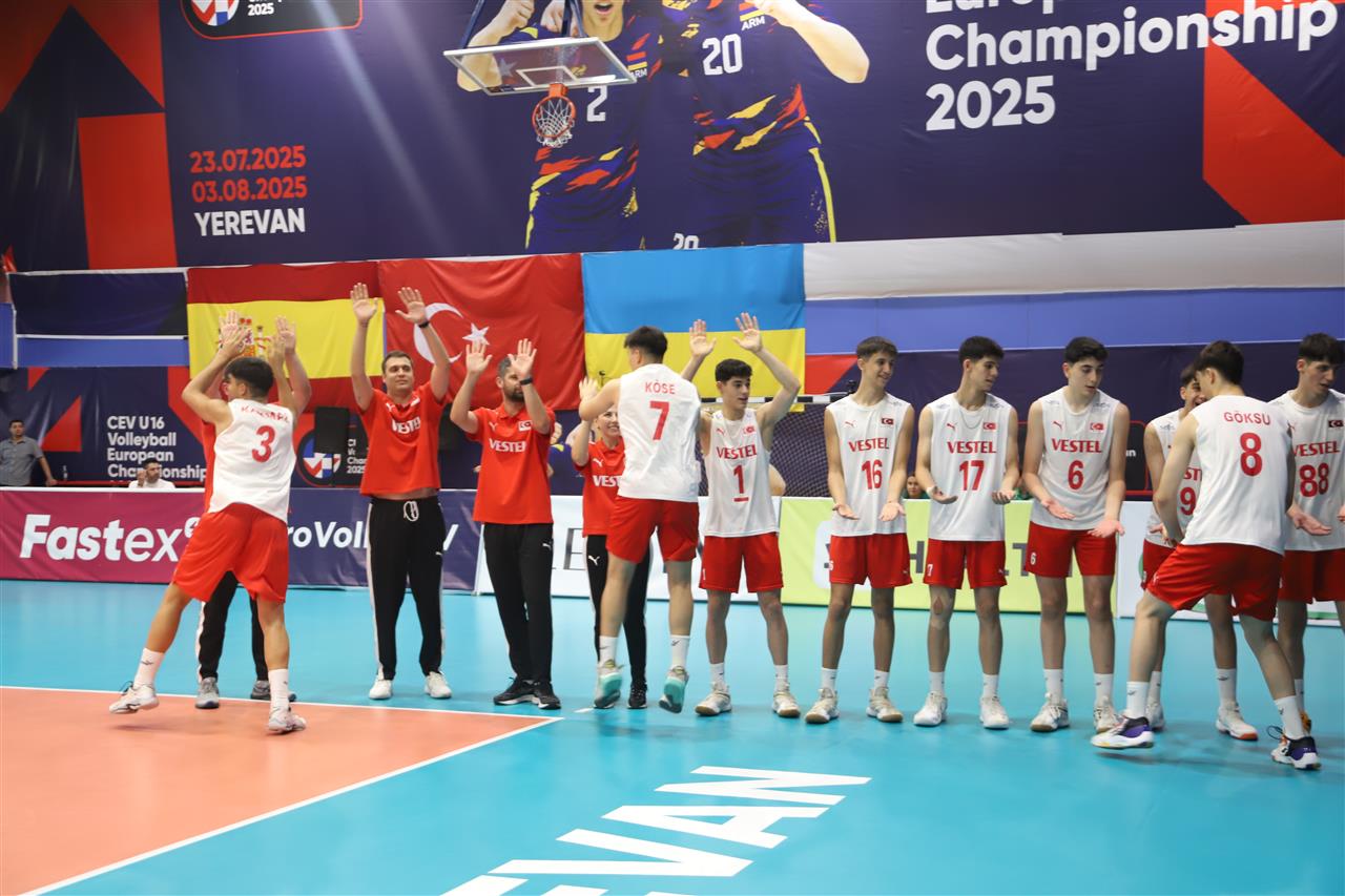 Avrupa Şampiyonası'nda İtalya karşısında 2 kez öne geçtiğimiz maçı 3-2 kaybettik