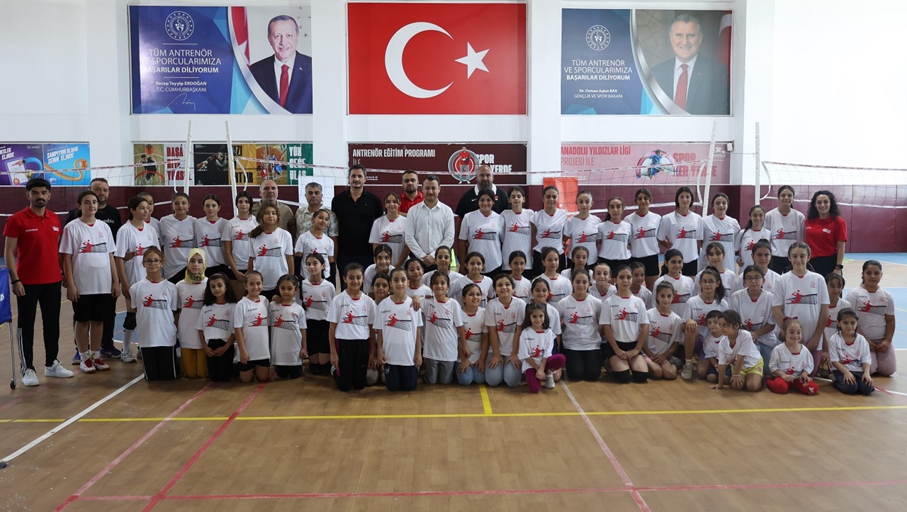Fabrika Voleybol'un Yeni Okulu Adıyaman'da Açıldı
