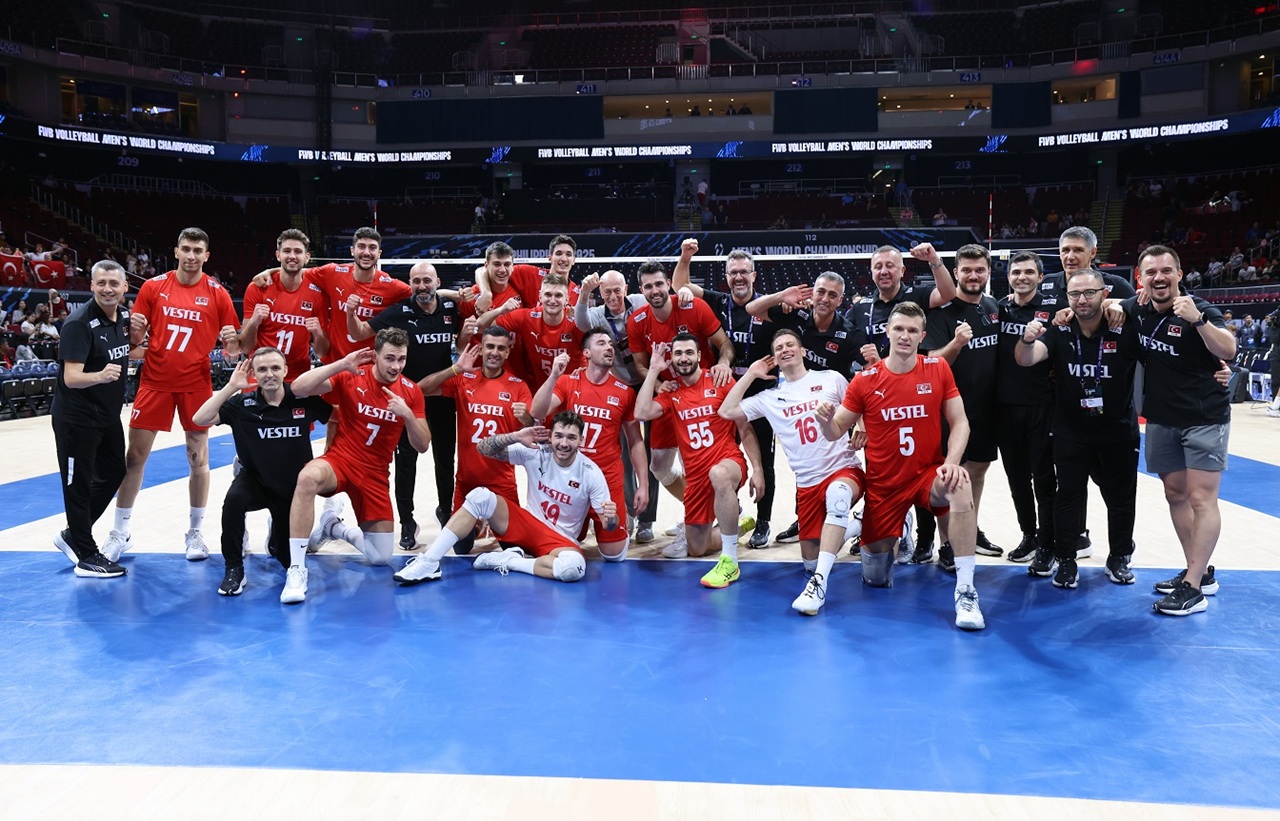 Mehmet Akif Üstündağ: Türkiye'de voleybol ziyafeti yaşanıyor