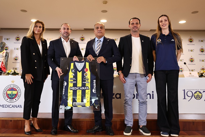 1907 Fenerbahçe Derneği Kadın Voleybol Takımına Sponsor Oldu
