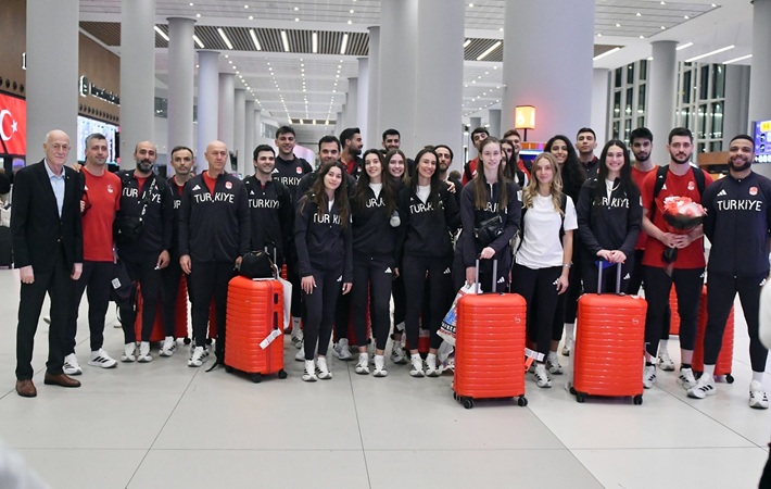 Kadın ve Erkek Voleybol Milli Takımlarımız Yurda Döndü