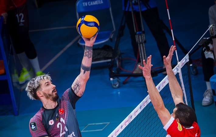 Ziraat Bankkart İstanbul Gençlik Spor'u durdurdu