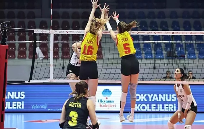4 saat süren olaylı maçta Göztepe Beşiktaş'ı 3-2 yendi 6 hafta sonra maç kazandı