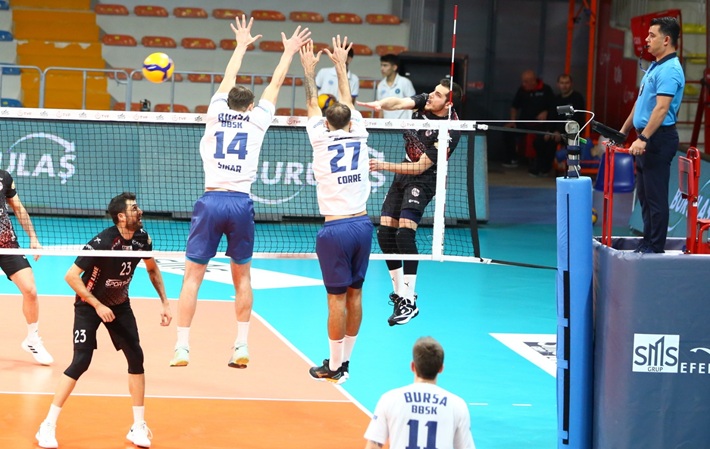 Bursa BŞ Belediyespor, İstanbul Gençlik Spor'u durdurdu
