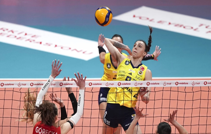 Fenerbahçe Ankara'da İlbank'a set vermedi seriyi 9 maça çıkarttı
