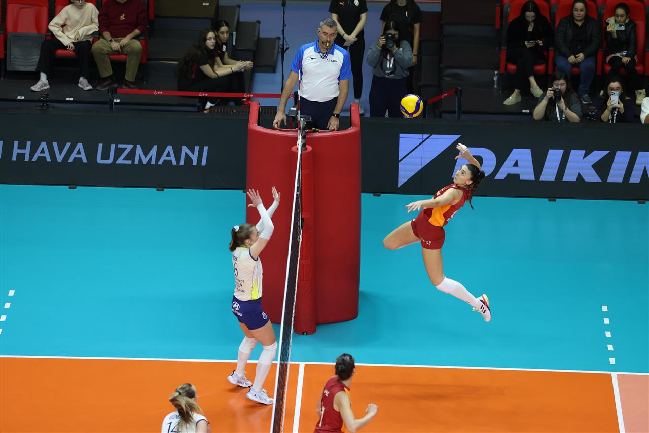 Galatasaray Daikin  FC Porto'yu 3-0 yendi ve tur atladı