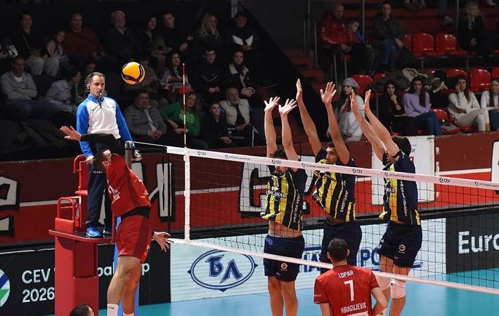 Radnicki Kragujevac'ı 3-0 yenen Fenerbahçe Medicana tur kapısını araladı