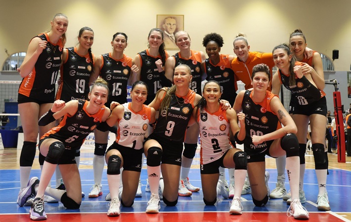 Sultanlar Ligi'nde Eczacıbaşı Dynavit yılı Aydın Büyükşehir Belediyespor galibiyetini uğurladı