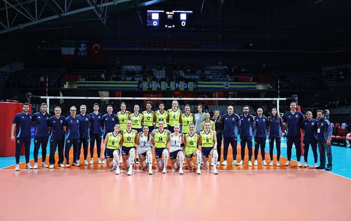 Fenerbahçe Şampiyonlar Ligi'nin 2.000. maçında Novara'yı 3-2 yendi