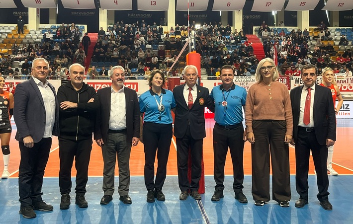 İlk Kadın Uluslararası  Voleybol Hakemi Deniz Güvenç Demir aktif hakemlik kariyerini noktaladı