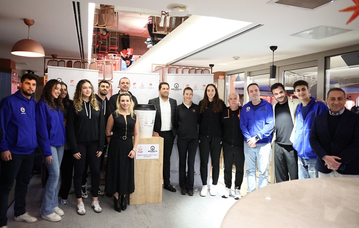 Voleybolun Kalbi Bebek Arabica Coffe House' da Attı: