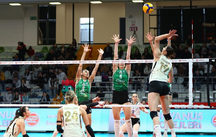 VakıfBank Nilüfer Belediyespor'u 3-0 yendi, normal etabı lider tamamladı