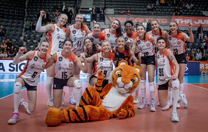 AXA Sigorta Kupa Voley'de ilk yarı finalist Eczacıbaşı Dynavit