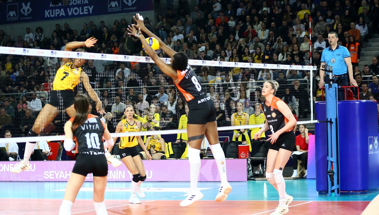 Eczacıbaşı Dynavit'i 3-1 yenen VakıfBank 10. Kez Kupanın Sahibi Oldu