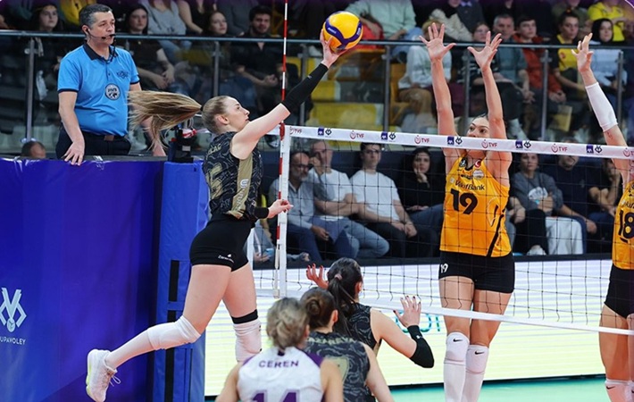 Zeren Spor'u 3-1 yenen VakıfBank Kupa Voley'de Yarı Final'de